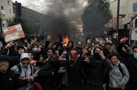 Estudiantes endurecen los bloqueos en Francia: rocían con gasolina al director de una escuela