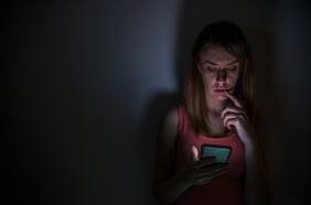 Qué es la nomofobia y cómo está afectando a los chilenos