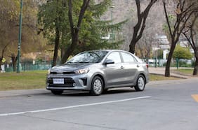 Kia Soluto suma transmisión automática para ampliar su liderazgo