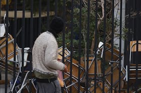 SLEP de Santiago informa de desalojo de cuatro liceos en la comuna y un corta calles en el Instituto Nacional