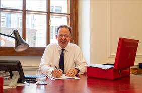 Jesse Norman: “Boris Johnson tenía un estilo presidencial de gobierno en lugar de parlamentarista”