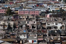 Cómo la reconstrucción por megaincendios se tomó la campaña en Valparaíso a casi dos años de la tragedia