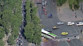 Alta congestión en Providencia: cierre de campaña de Kaiser provoca desvíos y cortes que se extenderán hasta madrugada del jueves