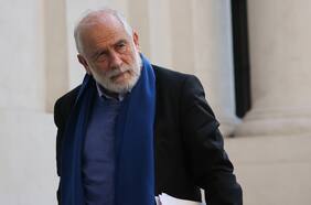 Montes acusa que “mano derecha” del dueño de toma de San Antonio está en el comando de Jara