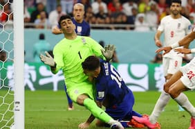 Video: El doloroso gol de Christian Pulisic que está clasificando a Estados Unidos a octavos de final del Mundial