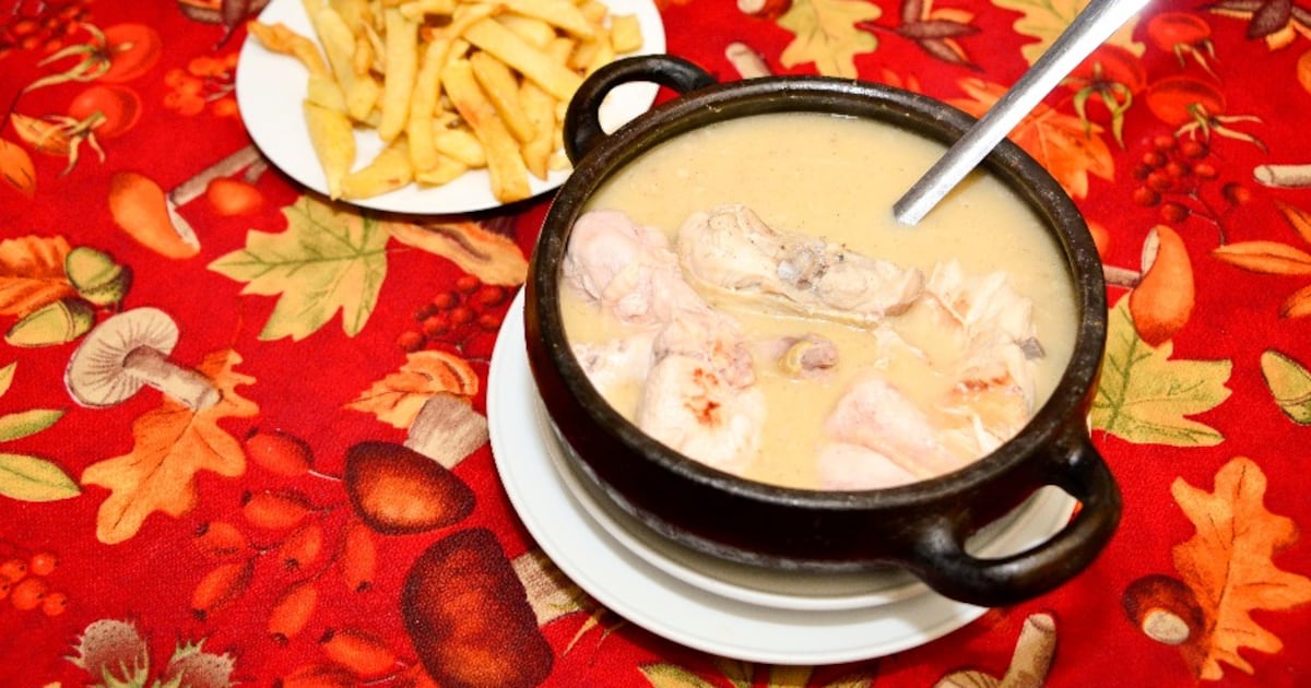 El renacer del pollo al coñac en Chile: un clásico que desafía el tiempo y la modernidad