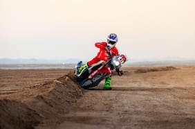 Ruy Barbosa da la sorpresa y debuta como el mejor chileno en las motos del Dakar 2026