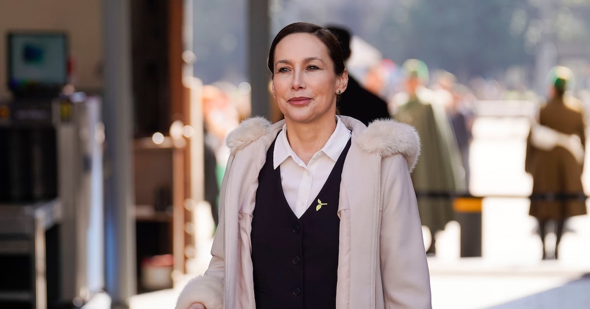 El distanciamiento de Jeannette Jara del PC: un desafío a la unidad del progresismo chileno