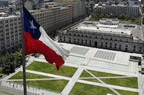 Mercado destaca mejora en perspectiva crediticia para Chile de S&P, pero dice que resta un largo camino para subir la nota