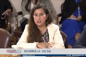 “Me dijo: ‘yo soy tu jefa política y yo doy la instrucción de cómo esto se hace’”: exseremi de Desarrollo Social reafirma en comisión presiones de delegada Martínez