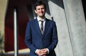 Nuevo caso Covid al interior de la Convención: el secretario ejecutivo, Matías Cox, dio positivo