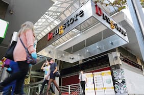 #HistoriaLT | Tiendas emblemáticas de Santiago se preparan para la apertura