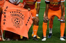 “Están urgidos, llorando”: las primeras horas en la cárcel de los excadetes de Cobreloa formalizados por violación masiva