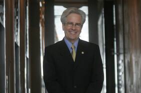 Arturo Valenzuela, el chileno más cercano a Joe Biden