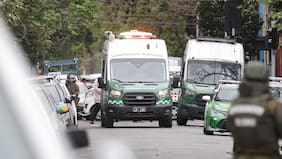 Balacera en Santiago Centro deja una mujer herida: presunto autor se esconde en casa y huye de Carabineros