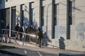 Municipalidad de Santiago ordena desalojo del Liceo de Aplicación tras toma de estudiantes