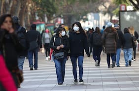 Covid-19: Región Metropolitana triplica casos activos en las últimas tres semanas y zona oriente tiene los peores índices