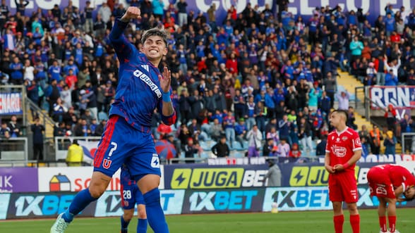 La U le da un baile a Ñublense y baja los 10 puntos de diferencia en la batalla con Colo Colo