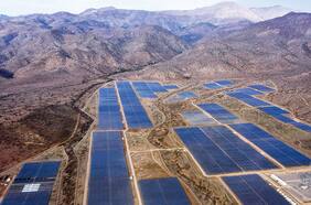 El asalto final de las energías renovables: el 40% de la capacidad total del sistema eléctrico será eólica o solar hacia fin de año