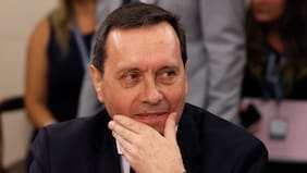 Cerna se ciñe a versión del gobierno, asume responsabilidad por salida de Peña y dice que conversación con Steinert está “sujeta a reserva”