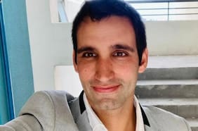 Formalizan a hijo del exsenador Fulvio Rossi por estafa reiterada a comités de vivienda en Iquique: perjuicio llega a $ 145 millones