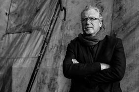 Cuando Jon Lee Anderson viajó y desafió al mundo siendo joven: “Odiaba vivir en Estados Unidos”