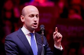 Trump nombrará a Stephen Miller, de línea dura en inmigración, en cargo de alto nivel en la Casa Blanca