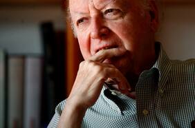 “Honrar la obra, trayectoria y memoria”: gobierno declara duelo oficial de dos días por muerte del escritor y diplomático Jorge Edwards