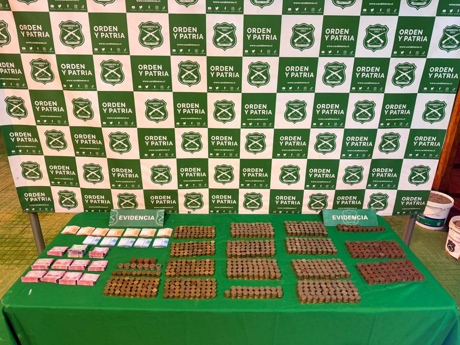 Carabineros detiene a cuatro personas en Lo Prado e incauta más de 2 mil cajetillas de cigarros de contrabando