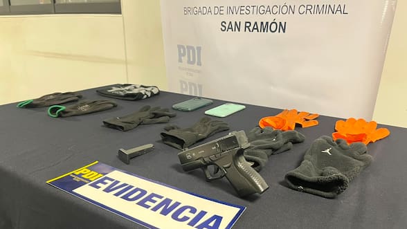 Subcomisario PDI que iba al teatro con su familia detiene a dos sujetos por robo de vehículo