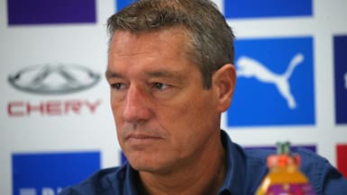 Buljubasich se defiende tras los cánticos de los hinchas de la UC: “Somos honestos, trabajamos y queremos al club”