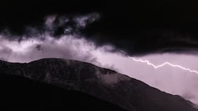 Pronostican tormentas eléctricas desde este domingo en ocho regiones: se registrarían granizadas y fuertes vientos