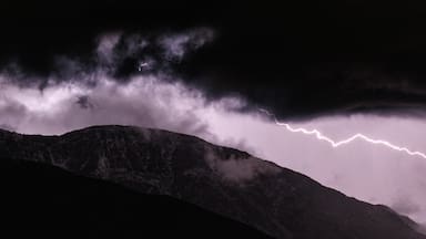 Pronostican tormentas eléctricas desde este domingo en ocho regiones: se registrarían granizadas y fuertes vientos