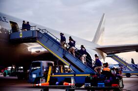 Expulsan a 56 personas extranjeras en vuelo chárter con destino a Bolivia, Colombia y Haití