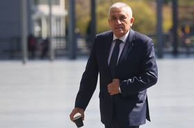 Exdirector de la PDI al banquillo de los acusados: juicio contra Héctor Espinosa se extenderá por 45 días y tendrá más de 90 testigos