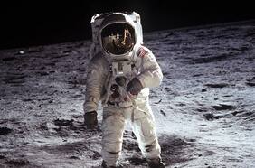 Así es el nuevo traje espacial de la NASA para volver a pisar la Luna