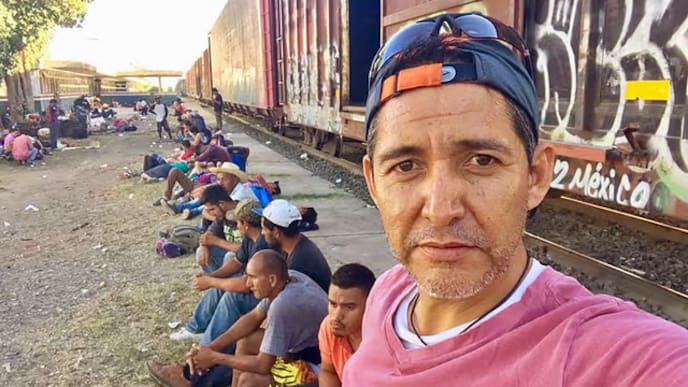 Pedro Ultreras, periodista y cineasta autor del documental La Bestia: “México siempre ha sido territorio minado para los migrantes”