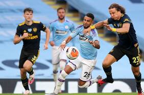 Regreso triunfal: el City golea al Arsenal gracias a los regalos de David Luiz