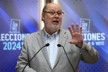 El presidente del Consejo Directivo de Servel, Andrés Tagle, entrega detalles de las elecciones del 26 y 27 de octubre.