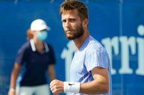 Sacó por abajo, pidió una bebida y fue abucheado por el público: el insólito comportamiento de Corentin Moutet en el ATP de Buenos Aires que da la vuelta al mundo