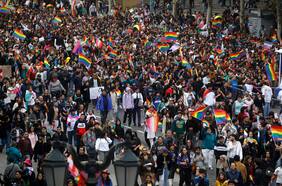 Marcha del Orgullo 2024: revisa los desvíos del tránsito y cortes de calles en el centro de Santiago