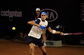 Debut y despedida: Alejandro Tabilo se marcha de Córdoba tras caer ante el argentino Federico Delbonis