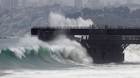 Armada emite aviso de marejadas entre el Golfo de Penas y Los Vilos por paso de sistema frontal