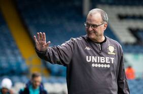 Locura en Inglaterra | Todo el afecto para Bielsa tras el ascenso del Leeds a la Premier League