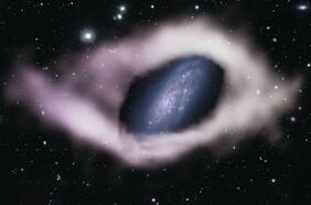 ¿Qué es este extraño “anillo cósmico” descubierta por astrónomos alrededor de una misteriosa galaxia?