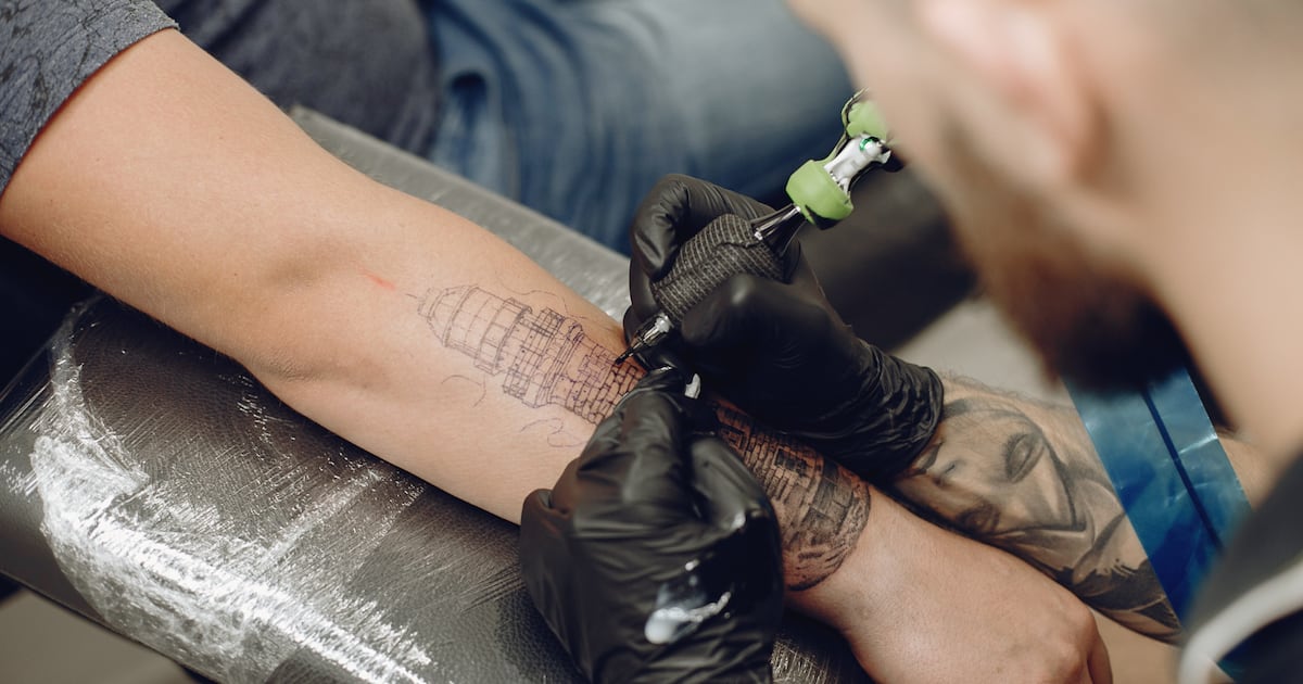Podrían legalizar los tatuajes en Corea del Sur: cómo trabajan los tatuadores en medio de la censura