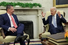 Presidente de Costa Rica acuerda con Biden administrar los flujos migratorios de la región