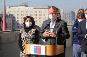 Ministro Walker explica cómo funcionarán los mercados mayoristas y las ferias libres tras anuncio de cuarentena en 38 comunas de la RM