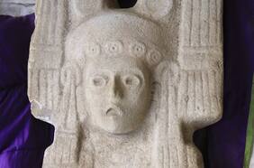 Hallan escultura femenina prehispánica única en su tipo