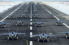Crisis entre EE.UU. y Venezuela escala tras la revelación de que Trump ordenó el envío de 10 aviones de combate a Puerto Rico